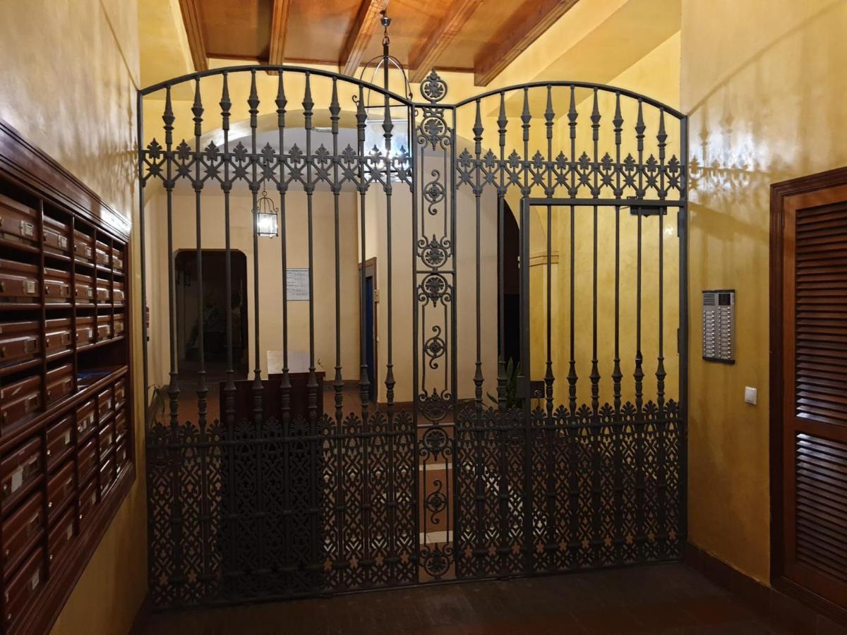 Santa Ana - Palacio Del Infantado Seville Exterior photo